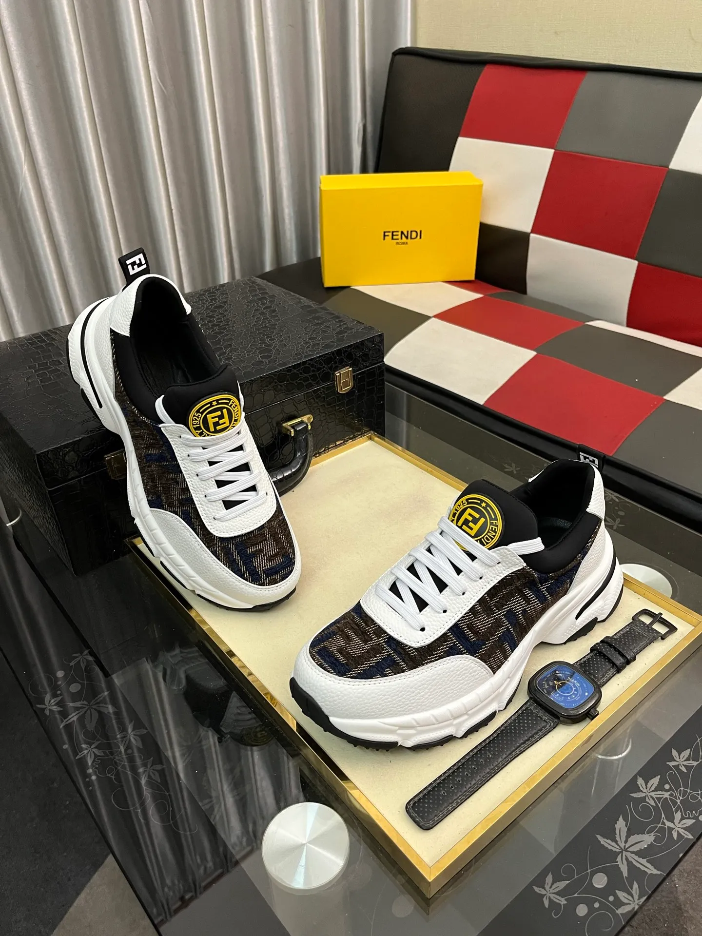 Men's Men's Shoes💰458⌚️⌚️[FENDI] Fendi's classic and comfortable men's, this sophisticated sneaker is made of soft calfskin➕genuine leather lining➕original ultra-light rubber material with rough outsole. This unique and light style suits the casual and sophisticated sensibility of this season. Size: 38-443️⃣Colors available